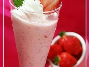 瘦身草莓奶昔