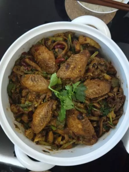 茶樹菇干鍋雞