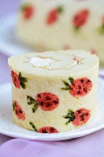 彩繪草莓奶油蛋糕卷