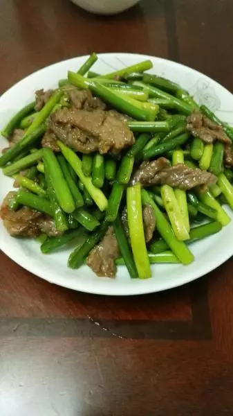 蒜苔炒牛肉