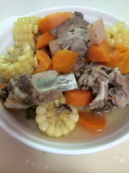 玉米胡蘿蔔排骨湯