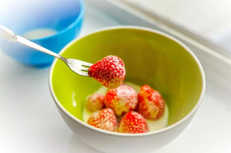 甜品｜草莓蘸奶油