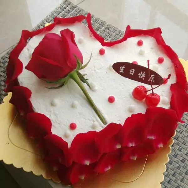 玫瑰花心形奶油蛋糕