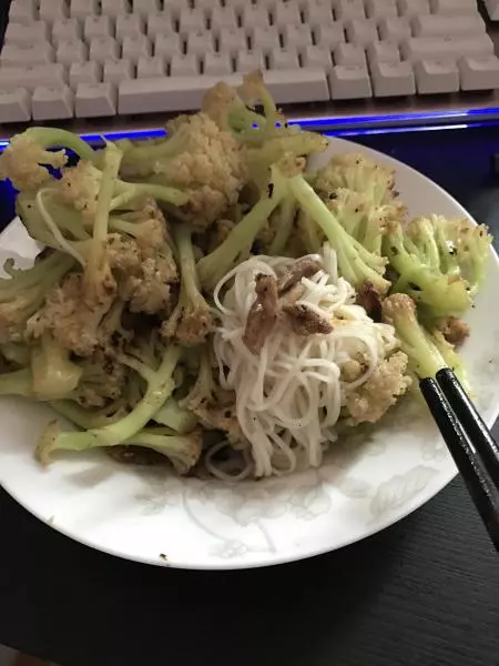 午餐：炒花菜➕龍鬚麵