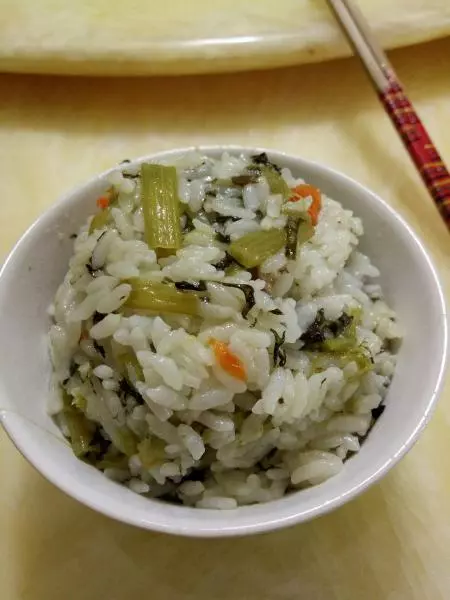 胡蘿蔔香菇茼蒿菜電飯鍋燜飯