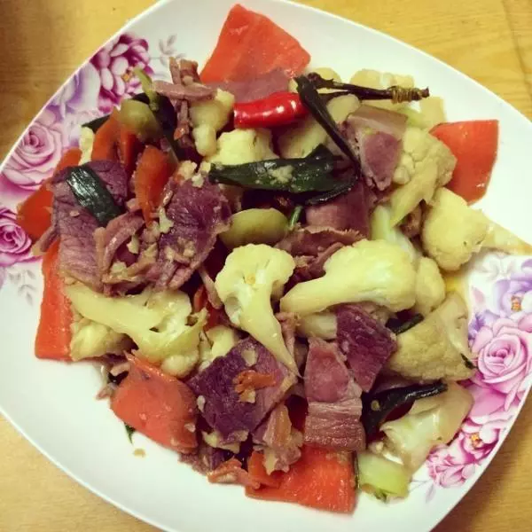 胡蘿蔔花菜熗炒臘肉