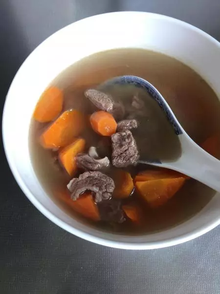 牛腩胡蘿蔔湯