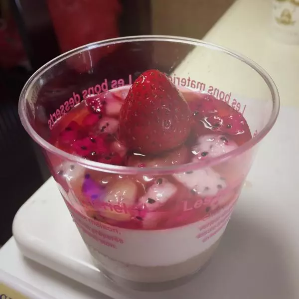 草莓雜果布丁慕斯杯