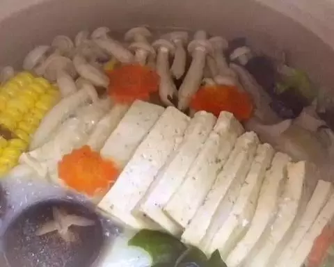 鯽魚菌菇豆腐湯