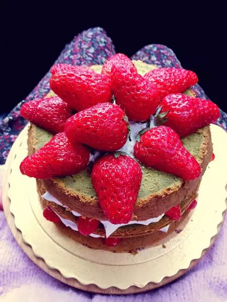 好運烘焙：草莓裸蛋糕