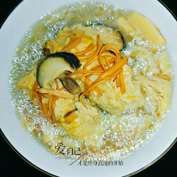 黃漿包菌菇湯