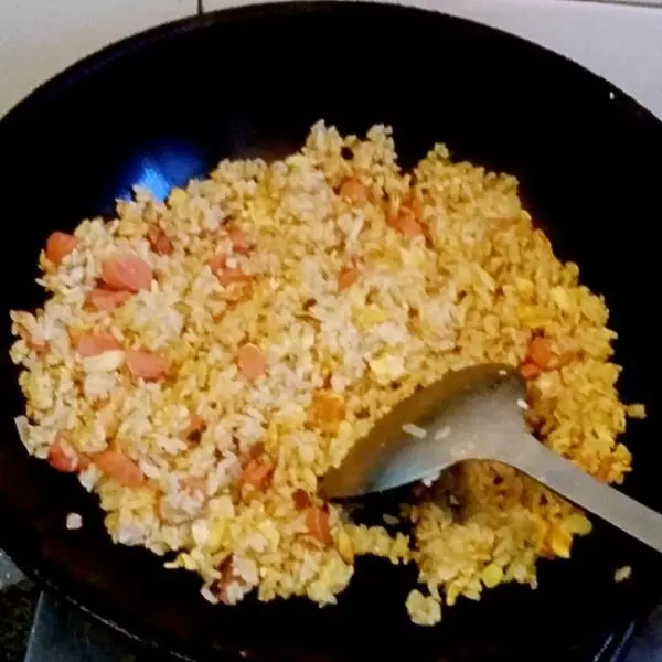 火腿腸黃金蛋炒飯（簡易版）