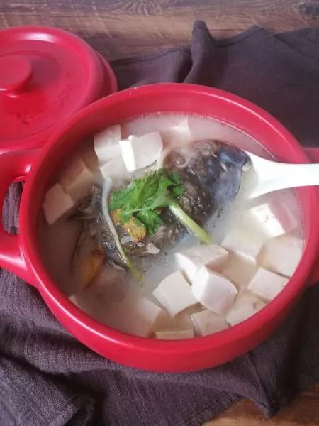 《坤博砂鍋魚頭豆腐湯》