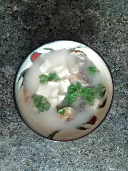 奶白豆腐鯽魚湯