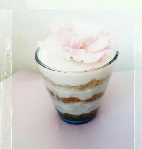 唯美鮮花酸奶木糠杯