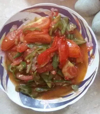 番茄炒辣椒