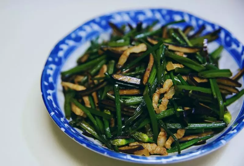 韭菜苔肉絲炒茶干