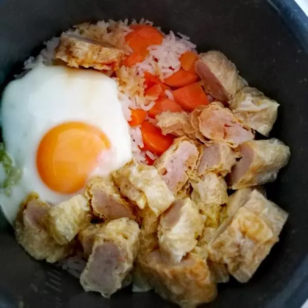 胡蘿蔔雞蛋電飯煲燜飯（宿舍）