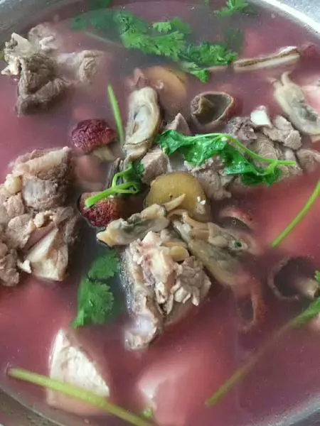 紅菇排骨湯