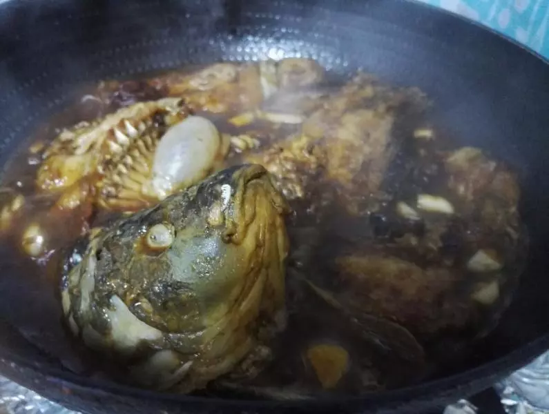 魚頭泡餅~醬燉魚