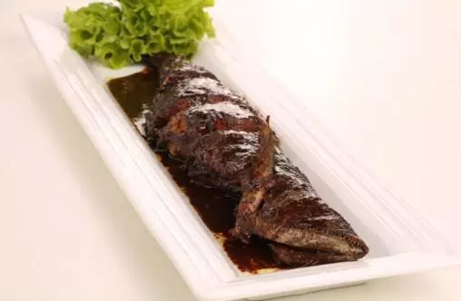 林志鵬自動烹飪鍋烹制五香鮁魚-捷賽私房菜