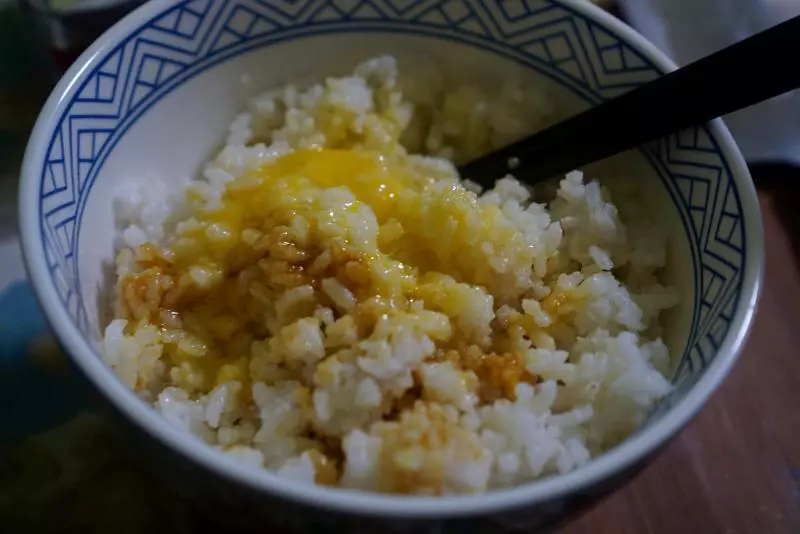 生蛋拌飯(卵かけご飯)