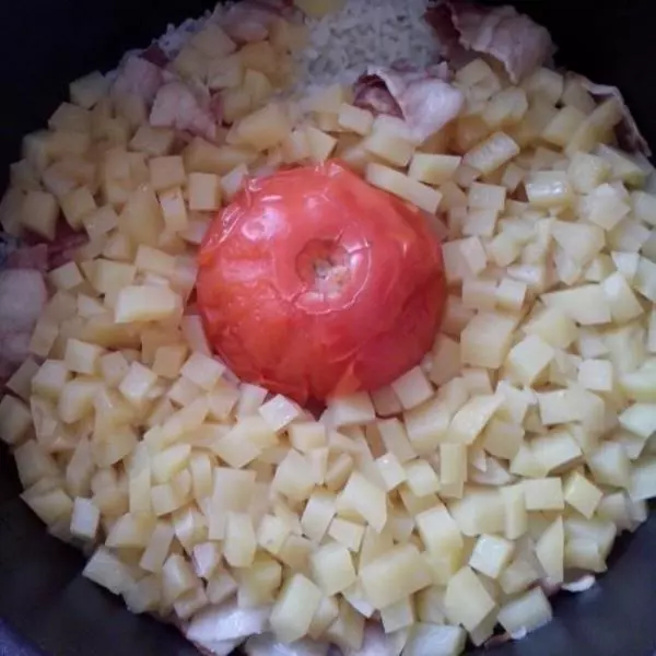 一整個番茄土豆培根飯
