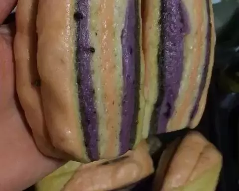 刀切彩虹饅頭和彩虹發糕