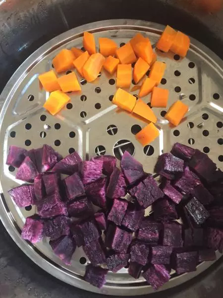 寶寶輔食:胡蘿蔔/紫薯米糊