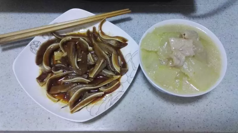 肉片炒冬瓜+蒸豬耳