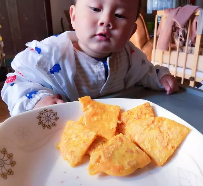 寶寶輔食-胡蘿蔔洋蔥銀魚蛋黃小餅