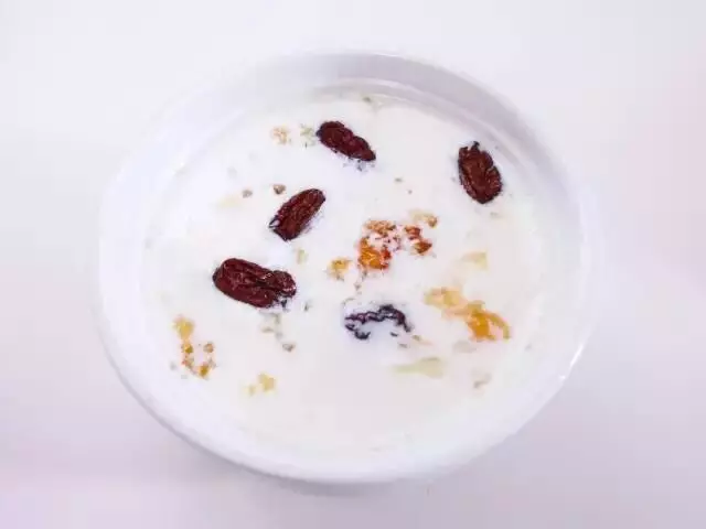 桃膠燉鮮奶