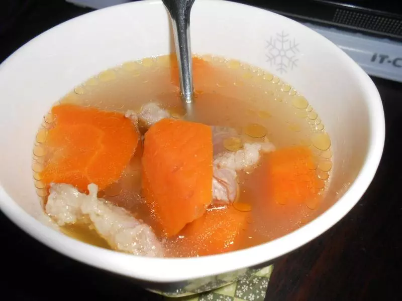 胡蘿蔔豬骨湯（電飯煲版）