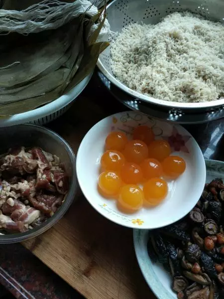 香菇蛋黃肉粽子
