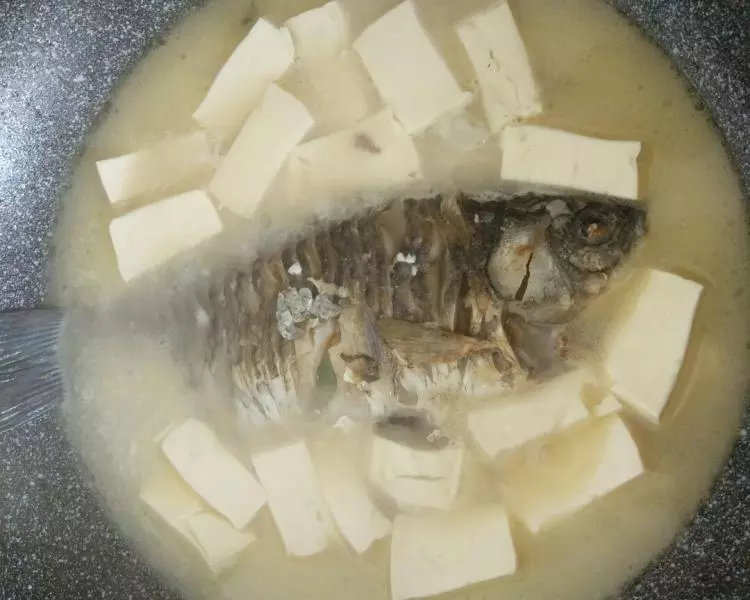 鯽魚豆腐湯（去小骨）