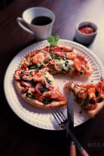 海蝦、火腿薄脆披薩的做法