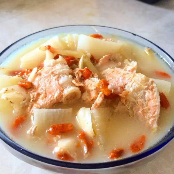 杜坎-三文魚骨蘿蔔湯