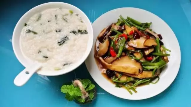 一粥一菜，營養豐富丨水芹菜炒香菇豆腐&amp;椰蓉小米野菜粥 · 圓滿素食