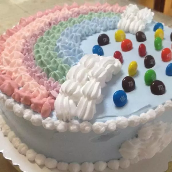 詳細的彩虹蛋糕