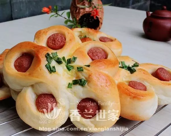 [香蘭世家]麵包誘惑--花朵般的香蔥肉腸麵包