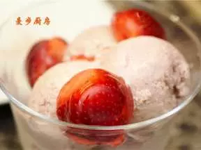 【曼步廚房】草莓季的誘惑—— 鮮草莓牛奶沙冰