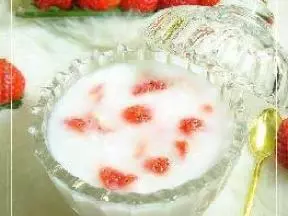 奶香椰露草莓粥