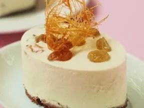 Golden pearl brownie cake