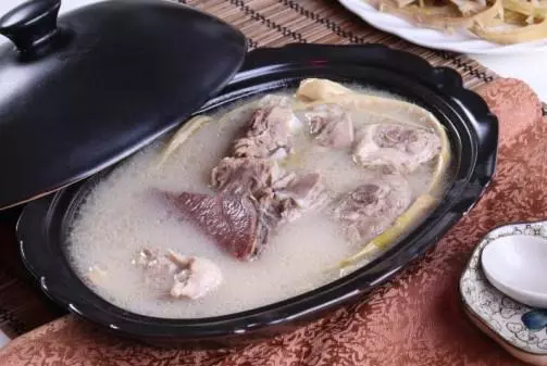 林志鵬自動烹飪鍋烹制扁尖煲老鴨-捷賽私房菜