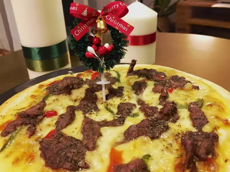 聖誕節的拔絲芝士牛肉pizza~