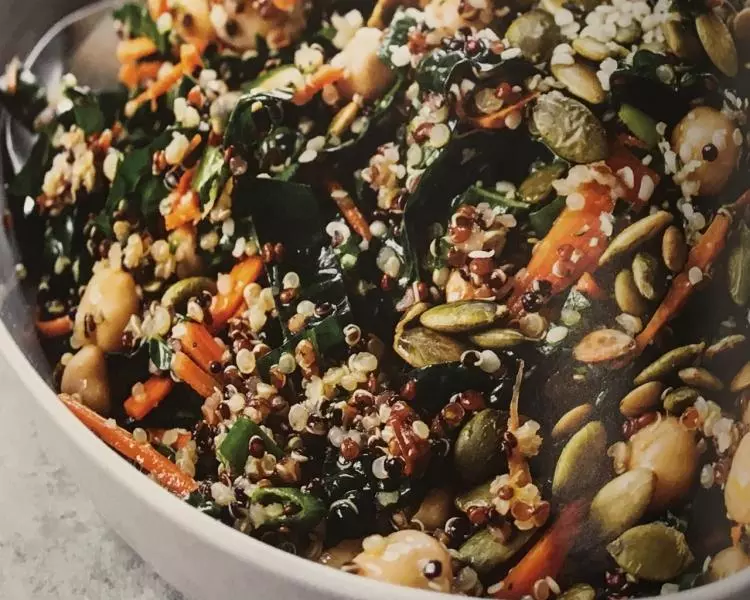 protein-rich rainbow salad with quinoa