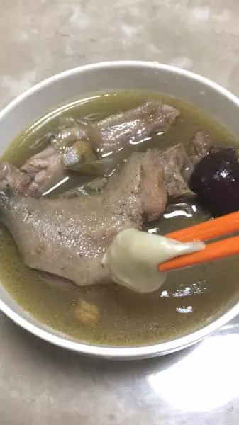 老鴨魚膠湯