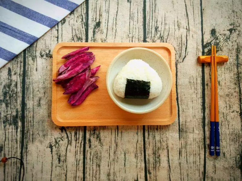 五分鐘快手早餐（1）：魚罐頭飯糰+紫薯條