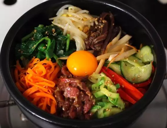 韓式熱拌飯-牛肉石鍋拌飯