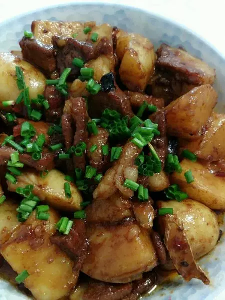 土豆燒肉(不放味精，超簡單)